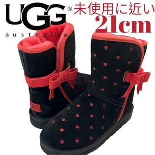 UGG AUSTRALIA - 未使用に近い　UGG アグ ムートン ブーツ　ハート　ブラック　レッド21cm