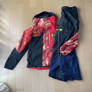 デサント(DESCENTE)のデサント DESCENTE スキーウエアー 選手用デモウェアサイズM 中古　(ウエア)