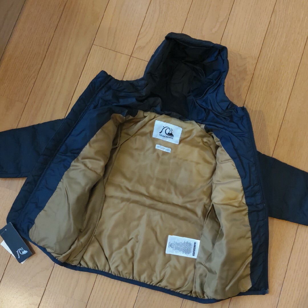 QUIKSILVER(クイックシルバー)の☆未使用☆100　クイックシルバー　中綿ジャンパー キッズ/ベビー/マタニティのキッズ服男の子用(90cm~)(ジャケット/上着)の商品写真