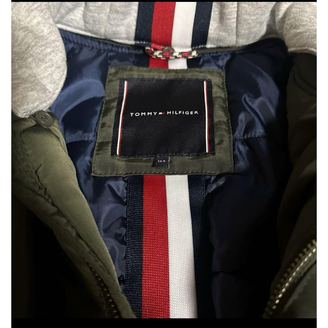 TOMMY HILFIGER(トミーヒルフィガー)のカーキダウンアウタートミーヒルフィガー160 キッズ/ベビー/マタニティのキッズ服男の子用(90cm~)(ジャケット/上着)の商品写真