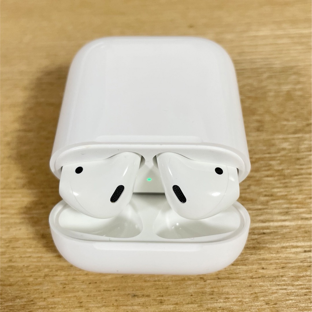 Apple(アップル)のAirPods a1523 apple スマホ/家電/カメラのオーディオ機器(ヘッドフォン/イヤフォン)の商品写真