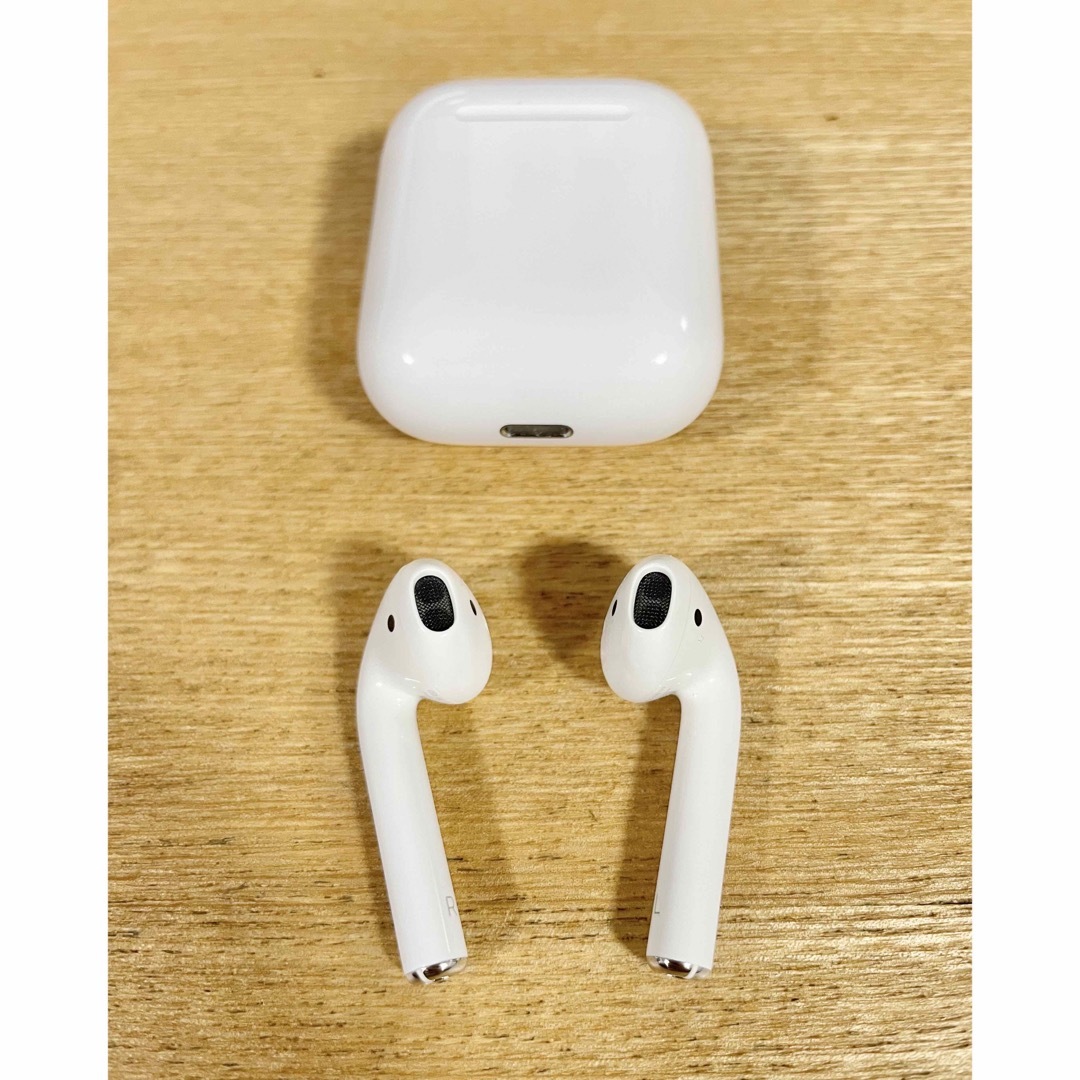 Apple(アップル)のAirPods a1523 apple スマホ/家電/カメラのオーディオ機器(ヘッドフォン/イヤフォン)の商品写真