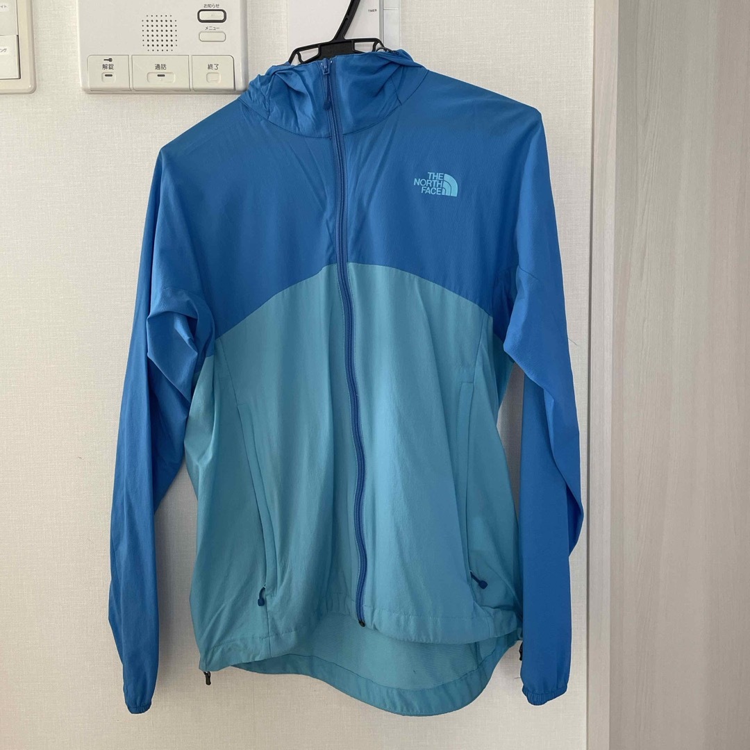 THE NORTH FACE(ザノースフェイス)のザノースフェィス　レディース　薄いパーカー　ブルー　Lサイズ スポーツ/アウトドアのアウトドア(登山用品)の商品写真