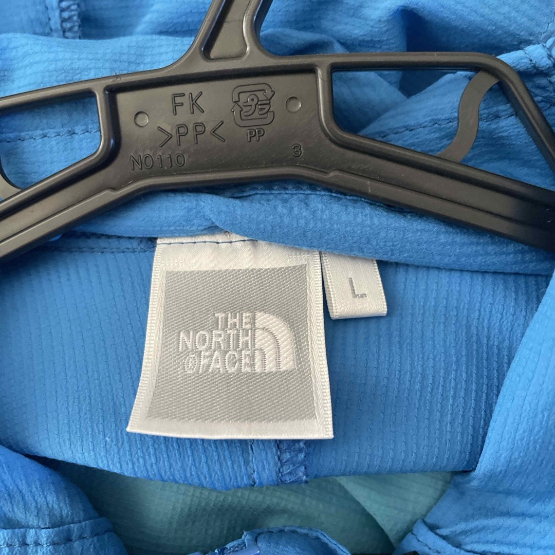 THE NORTH FACE(ザノースフェイス)のザノースフェィス　レディース　薄いパーカー　ブルー　Lサイズ スポーツ/アウトドアのアウトドア(登山用品)の商品写真