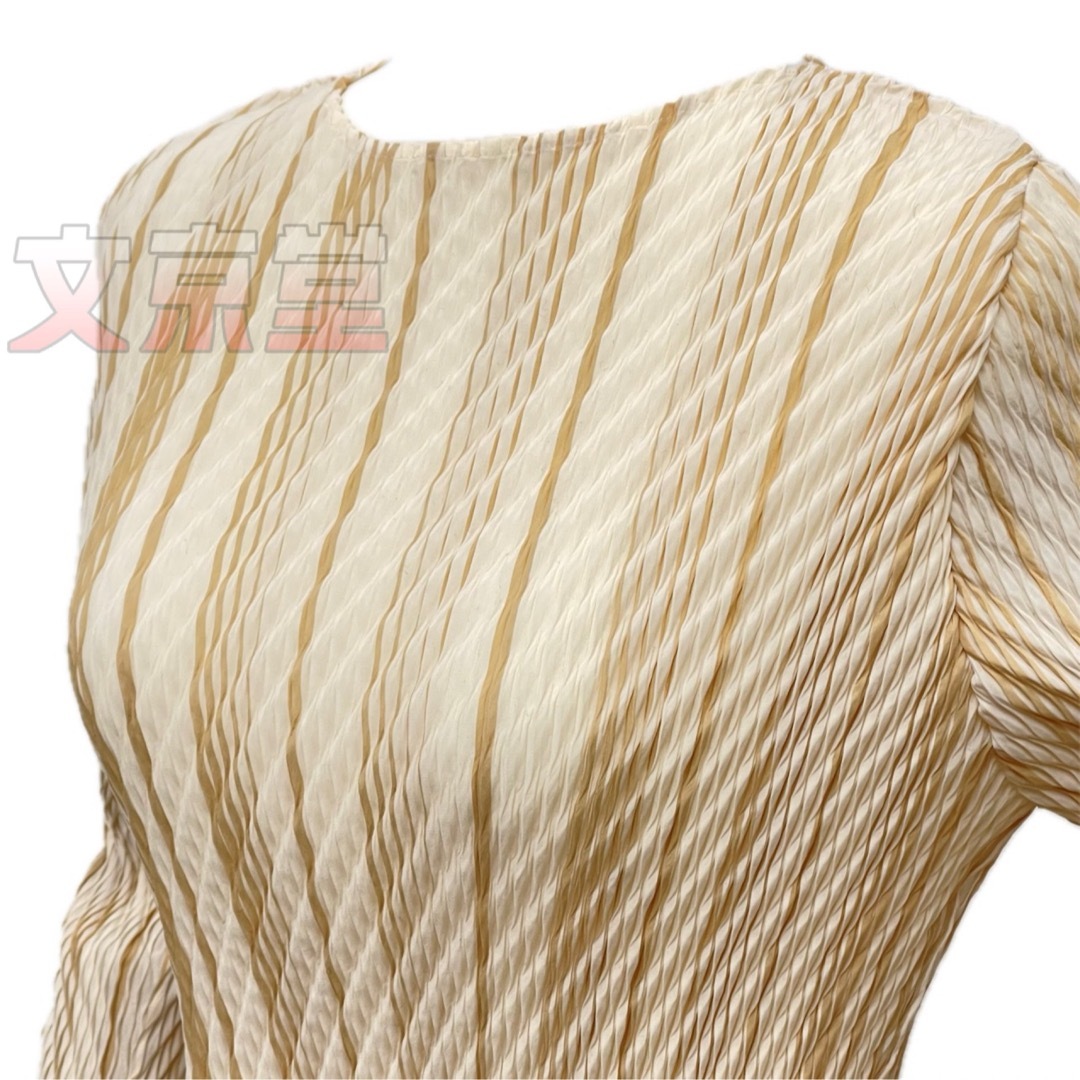 PLEATS PLEASE ISSEY MIYAKE(プリーツプリーズイッセイミヤケ)の新品】イッセイミヤケissey miyake プリーツプリーズ　長袖/白 レディースのトップス(カットソー(長袖/七分))の商品写真