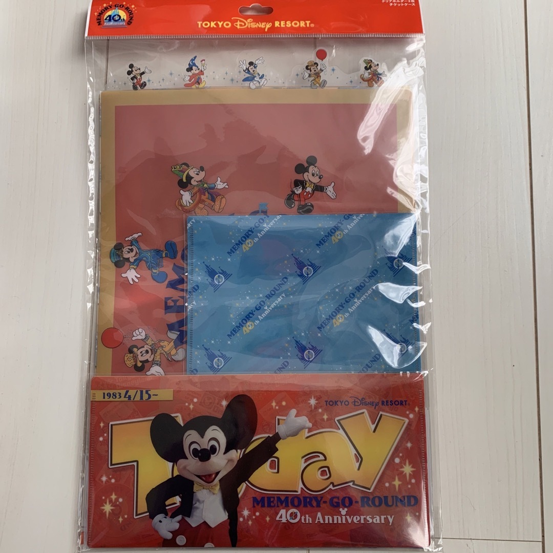 Disney(ディズニー)のディズニー 40周年  復刻版 レトロ クリアホルダー  クリアファイル エンタメ/ホビーのおもちゃ/ぬいぐるみ(キャラクターグッズ)の商品写真