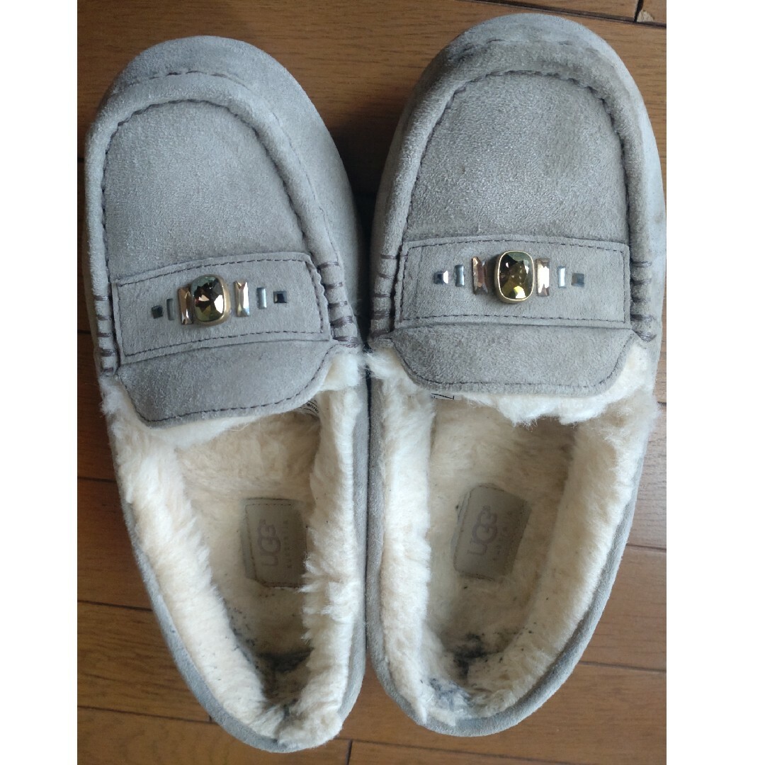 UGG(アグ)のUGG　モカシン　ムートン　　グレー　JAPAN２５サイズ レディースの靴/シューズ(スリッポン/モカシン)の商品写真