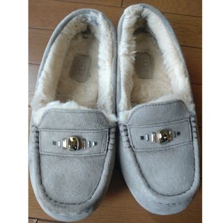 アグ(UGG)のUGG　モカシン　ムートン　　グレー　JAPAN２５サイズ(スリッポン/モカシン)