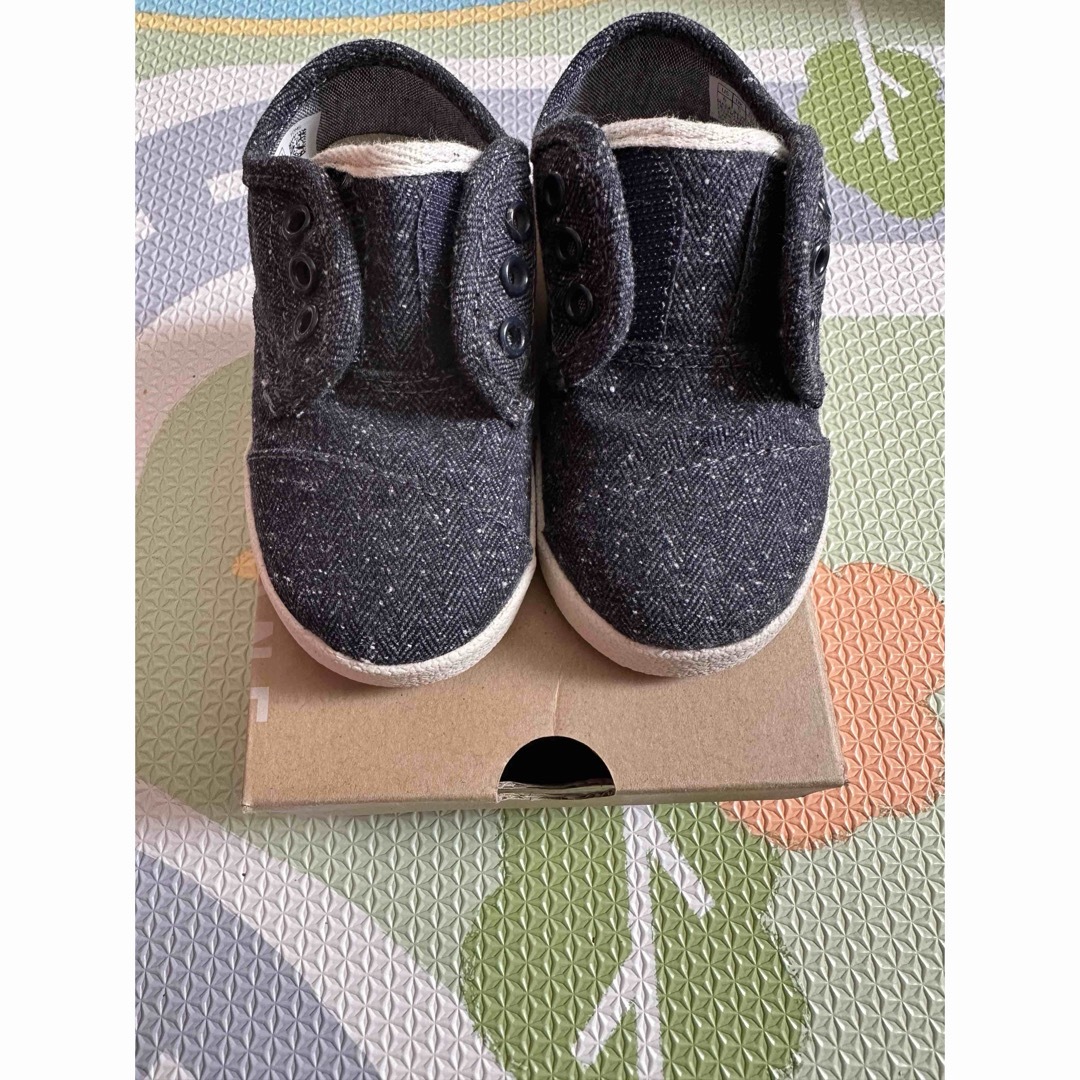 TOMS(トムズ)のTOMSキッズ靴　ネイビー　13cm 新品未使用 キッズ/ベビー/マタニティのベビー靴/シューズ(~14cm)(スニーカー)の商品写真