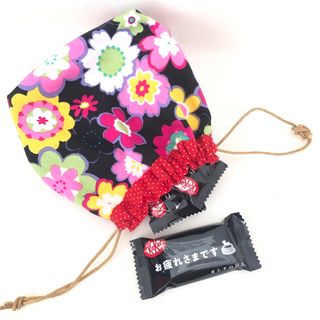 ミニころ巾着　ハンドメイド 北欧 花柄　赤水玉 黒(外出用品)