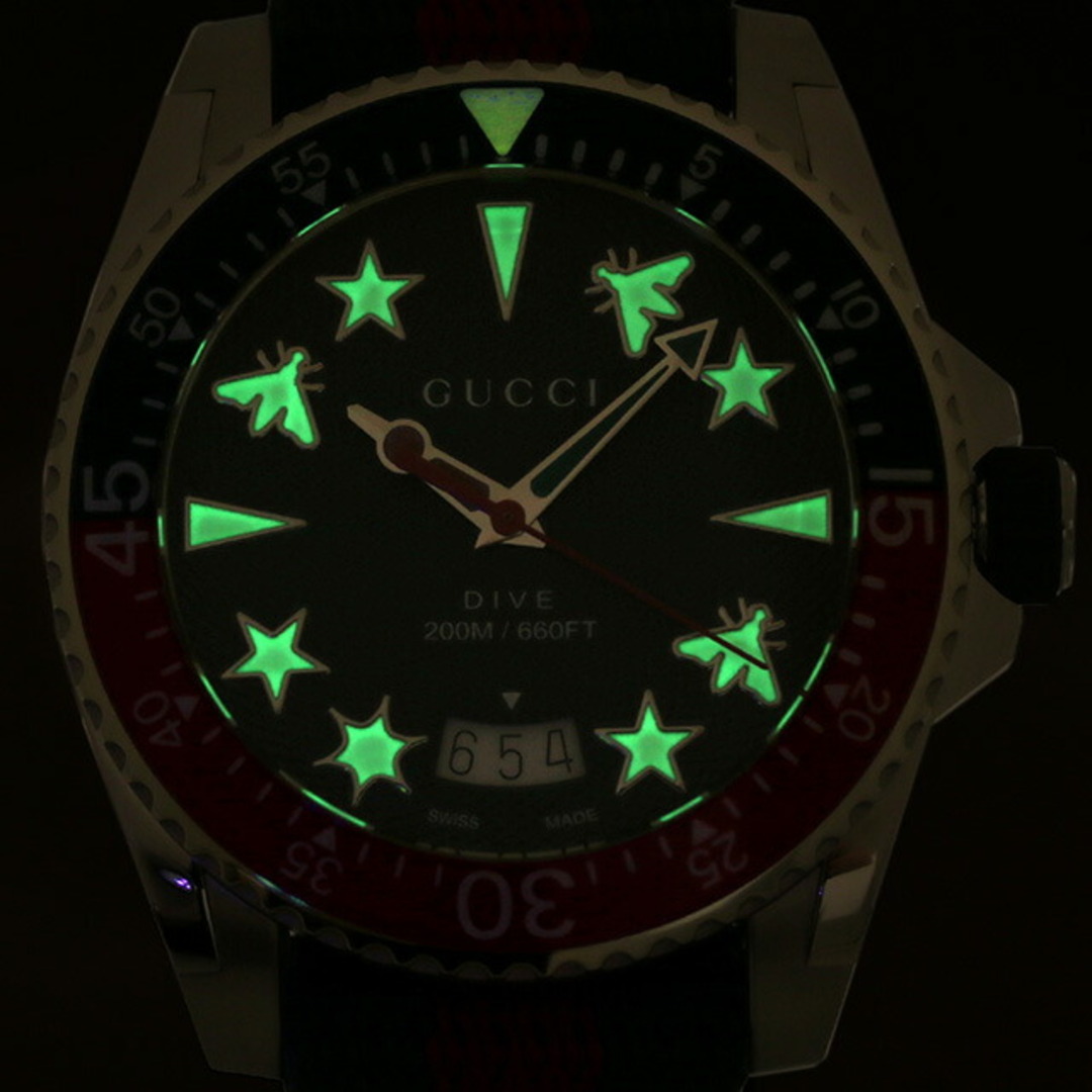 Gucci(グッチ)の【新品】グッチ GUCCI 腕時計 メンズ YA136339 ダイヴ クオーツ グリーンxレッド/グリーン アナログ表示 メンズの時計(腕時計(アナログ))の商品写真