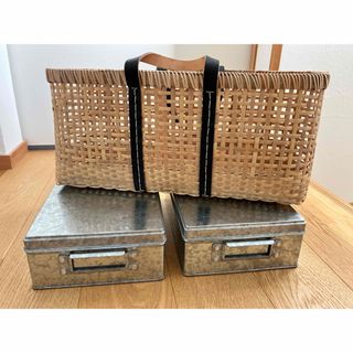 ムジルシリョウヒン(MUJI (無印良品))のワランワヤンのカゴバッグ　無印良品のトタンボックス　セット(ケース/ボックス)