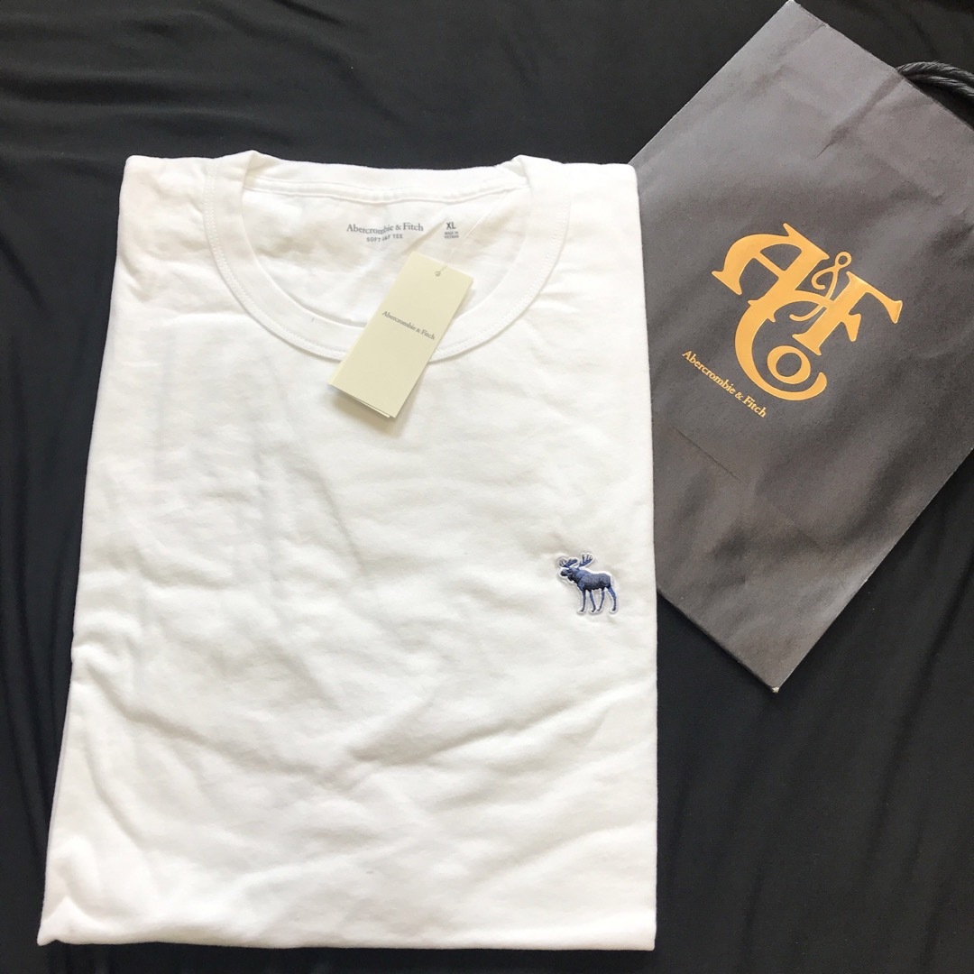 Abercrombie&Fitch(アバクロンビーアンドフィッチ)のXL◎新品正規品◎アバクロ◎Abercrombie&Fitch◎Tシャツ◎送料込 メンズのトップス(Tシャツ/カットソー(半袖/袖なし))の商品写真