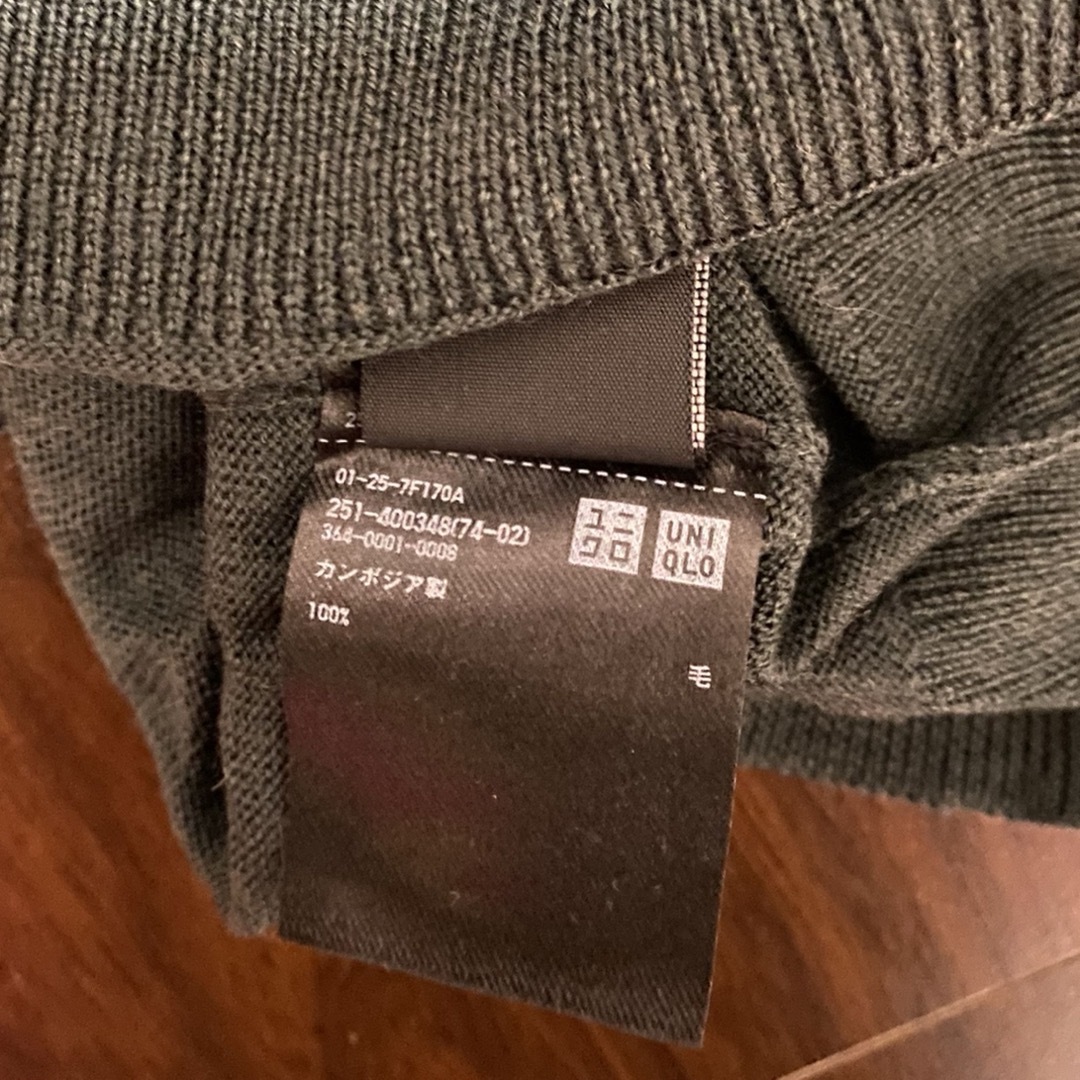 UNIQLO(ユニクロ)のMサイズ　エクストラファインメリノVネックセーター レディースのトップス(ニット/セーター)の商品写真