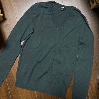 ユニクロ(UNIQLO)のMサイズ　エクストラファインメリノVネックセーター(ニット/セーター)