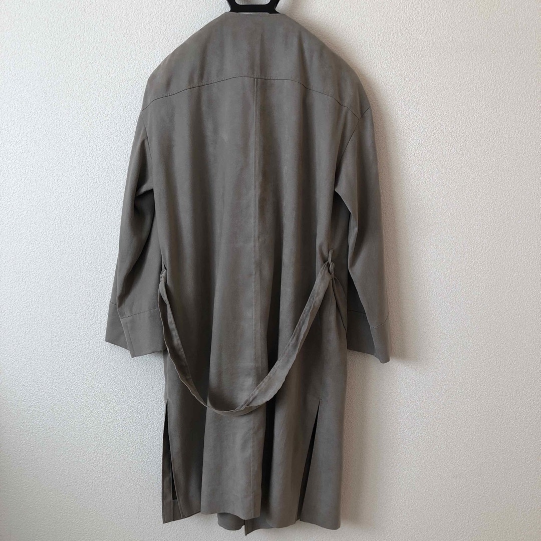 ICB(アイシービー)のICB グレージュベルティッドコート レディースのジャケット/アウター(ロングコート)の商品写真