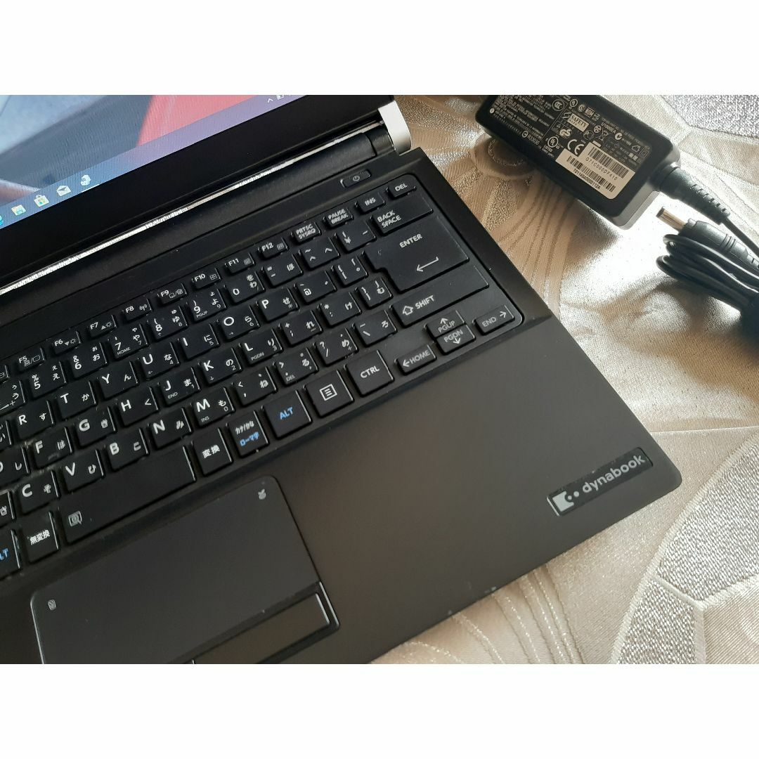 東芝(トウシバ)の東芝 R73/T i3 6100U 256G/SSD 8G ノートパソコン スマホ/家電/カメラのPC/タブレット(ノートPC)の商品写真