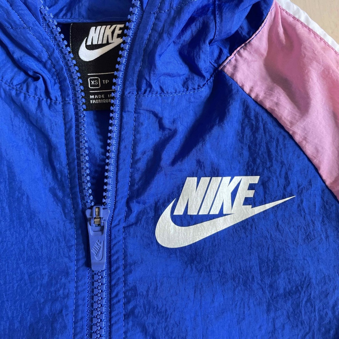 NIKE(ナイキ)のNIKEナイロンジャケット120-130センチ キッズ/ベビー/マタニティのキッズ服女の子用(90cm~)(ジャケット/上着)の商品写真