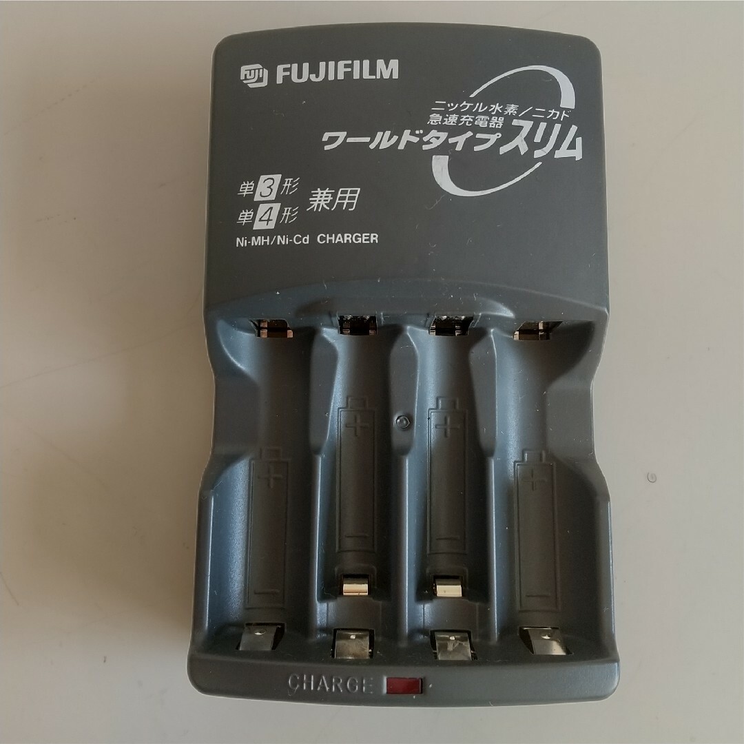 富士フイルム(フジフイルム)のフジフィルム☆充電器 スマホ/家電/カメラのカメラ(その他)の商品写真