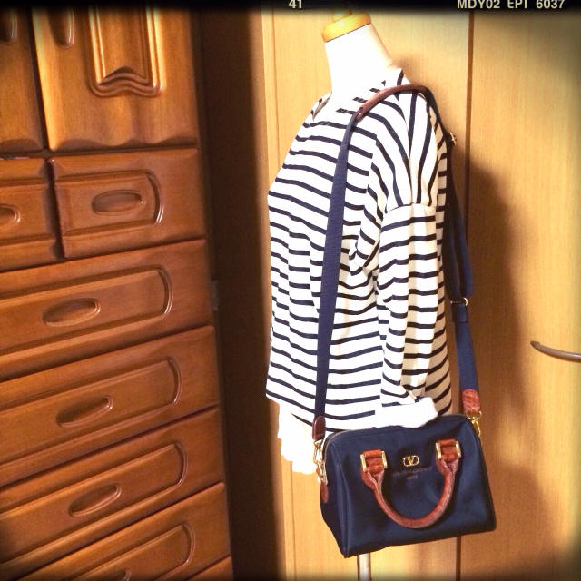 VALENTINO(ヴァレンティノ)のvalentino garavani紺 レディースのバッグ(ショルダーバッグ)の商品写真