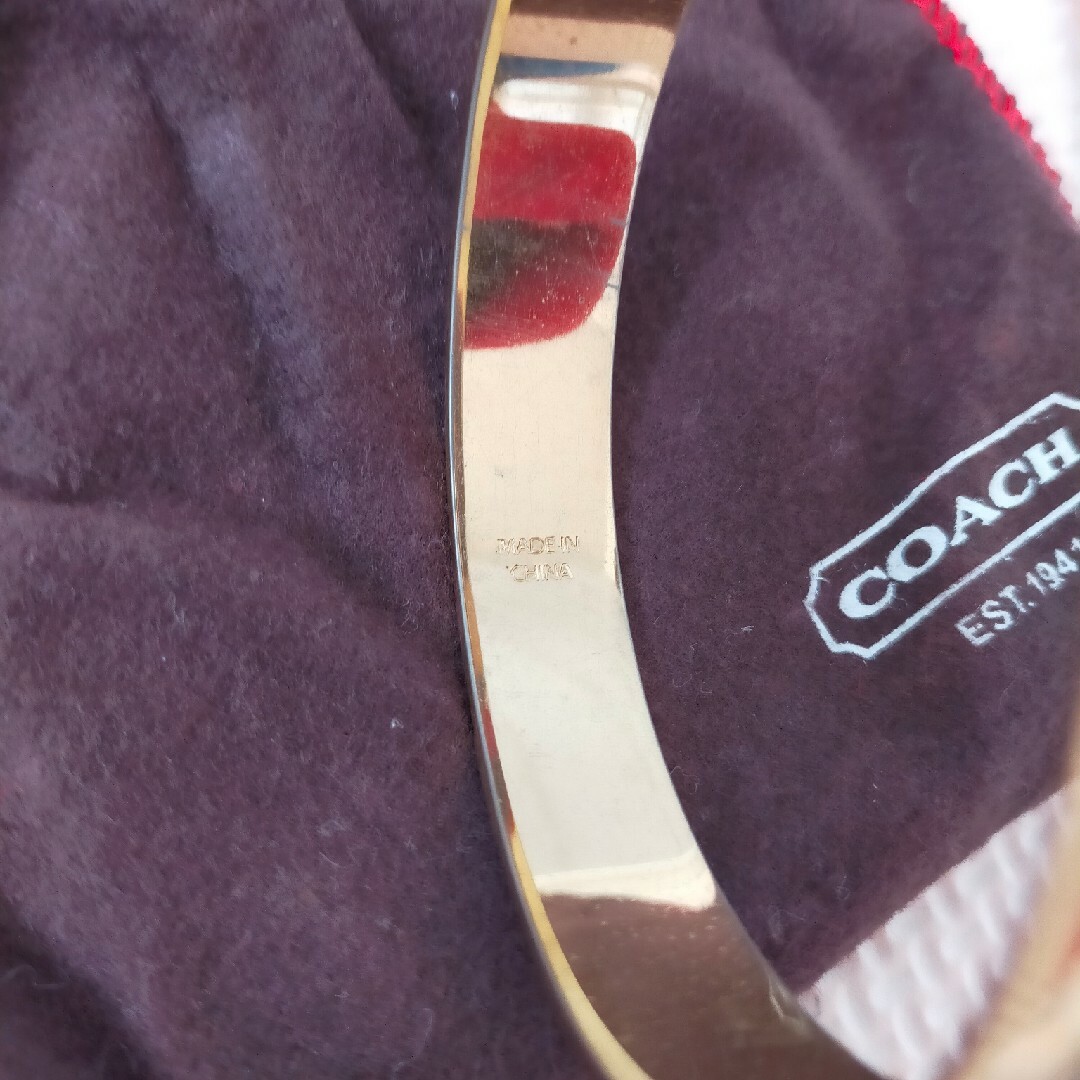 COACH(コーチ)のCOACH　バングル　シグネチャー　パープル　ゴールド レディースのアクセサリー(ブレスレット/バングル)の商品写真