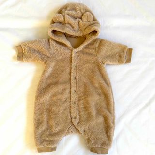 ユニクロ(UNIQLO)のユニクロ　ファーリーフリースオールインワンBEIGE サイズ:BABY60(ロンパース)