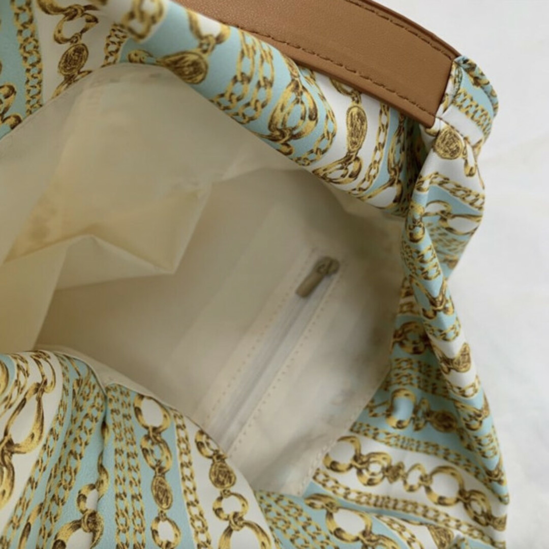 柄物 マルチプリントトート ベージュ 柄 色物 差し色 ストライプ トート レディースのバッグ(トートバッグ)の商品写真