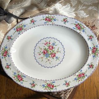 ロイヤルアルバート(ROYAL ALBERT)の英国製 Royal Albert Petit Point サービングプラター(食器)