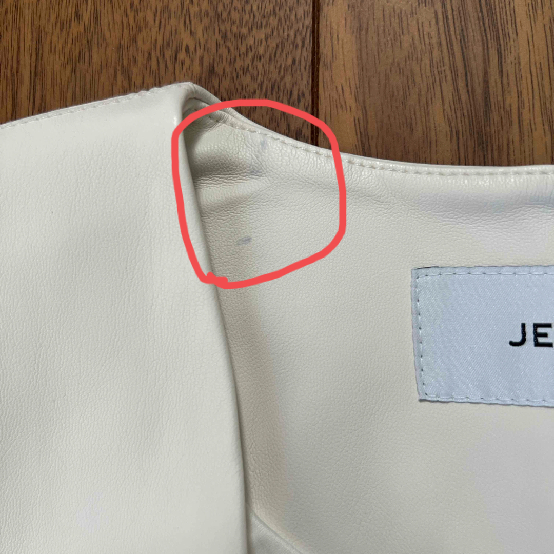 JEANASIS(ジーナシス)のJEANASIS ビーガンレザーノーカラージャケット ホワイト 美品 nugu レディースのジャケット/アウター(ノーカラージャケット)の商品写真