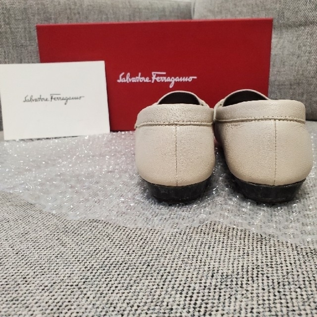 Salvatore Ferragamo(サルヴァトーレフェラガモ)のSalvatore　Ferragamo　ドライビングシューズ レディースの靴/シューズ(スリッポン/モカシン)の商品写真