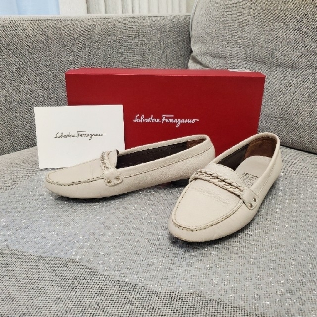 Salvatore Ferragamo(サルヴァトーレフェラガモ)のSalvatore　Ferragamo　ドライビングシューズ レディースの靴/シューズ(スリッポン/モカシン)の商品写真