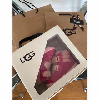 新品 タグ付き UGG ベビーシューズ ピンク ショッパー付き