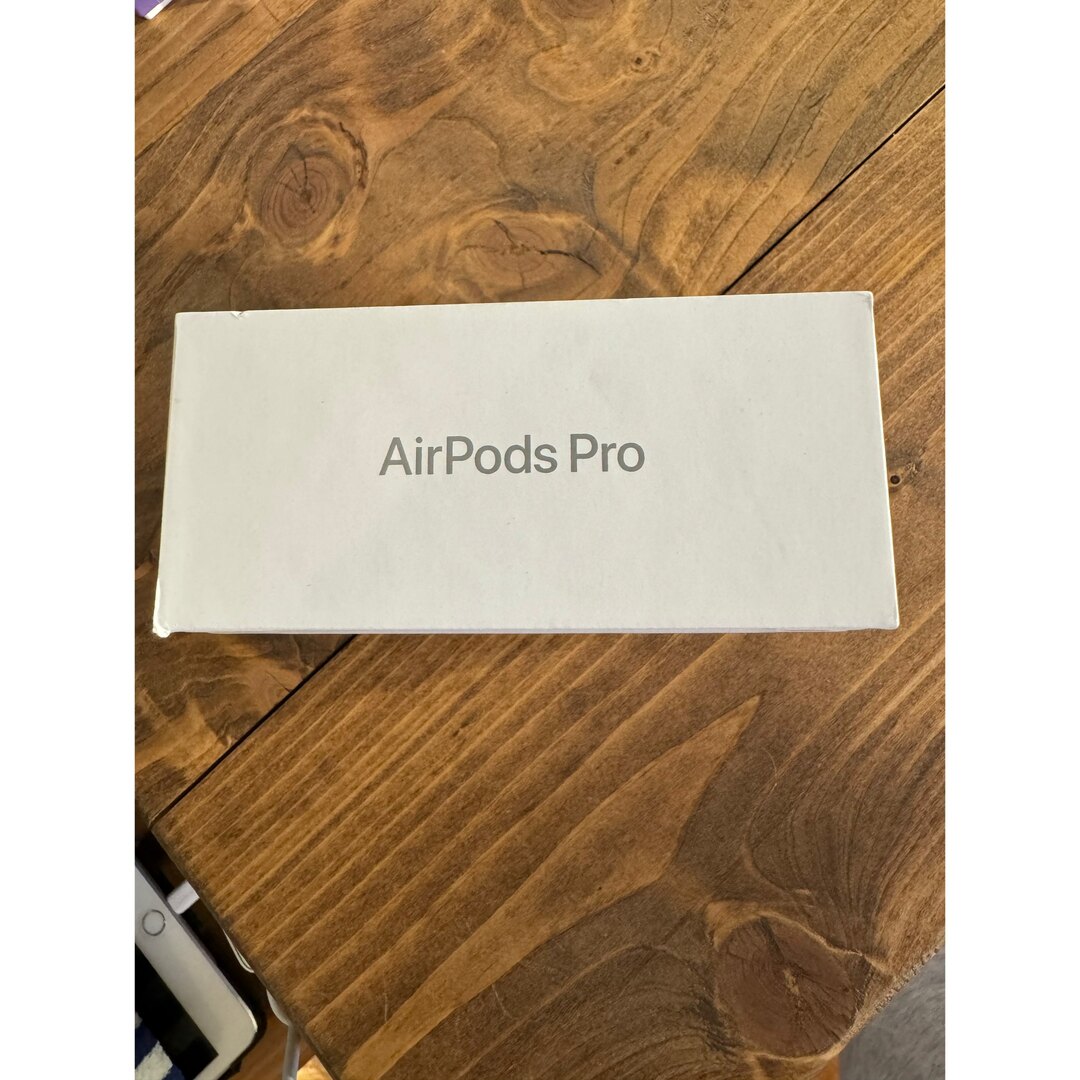 Apple(アップル)の【値下げ不可】AirPods Pro 第２世代　２点セット スマホ/家電/カメラのオーディオ機器(ヘッドフォン/イヤフォン)の商品写真
