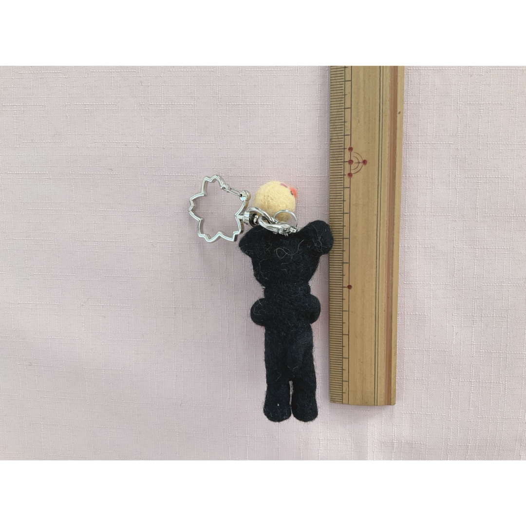 羊毛フェルト黒パグキーホルダー ハンドメイドのぬいぐるみ/人形(ぬいぐるみ)の商品写真