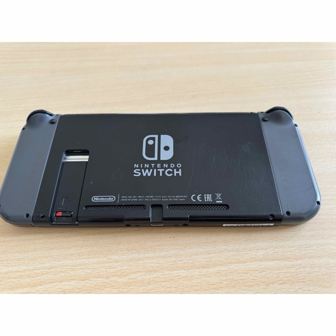 任天堂(ニンテンドウ)のNintendo Switch JOY-CON グレー 本体  SDカード付き エンタメ/ホビーのゲームソフト/ゲーム機本体(家庭用ゲーム機本体)の商品写真