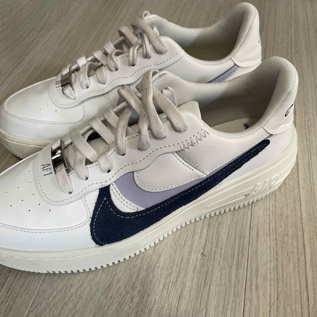 NIKE(ナイキ)のナイキ　ＡＦ1 レディース 25.5 レディースの靴/シューズ(スニーカー)の商品写真