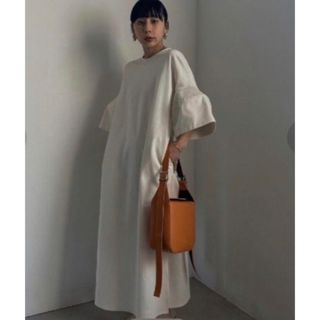 アメリヴィンテージ(Ameri VINTAGE)の【新品】AMERI OTONA TOWER SLEEVE LONG TOP白　s(ロングワンピース/マキシワンピース)