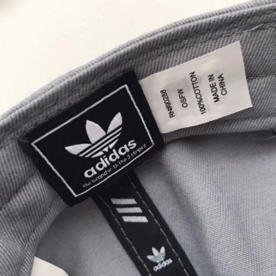 adidas(アディダス)のレア 新品 アディダス USA レディース キャップ  グレー レディースの帽子(キャップ)の商品写真