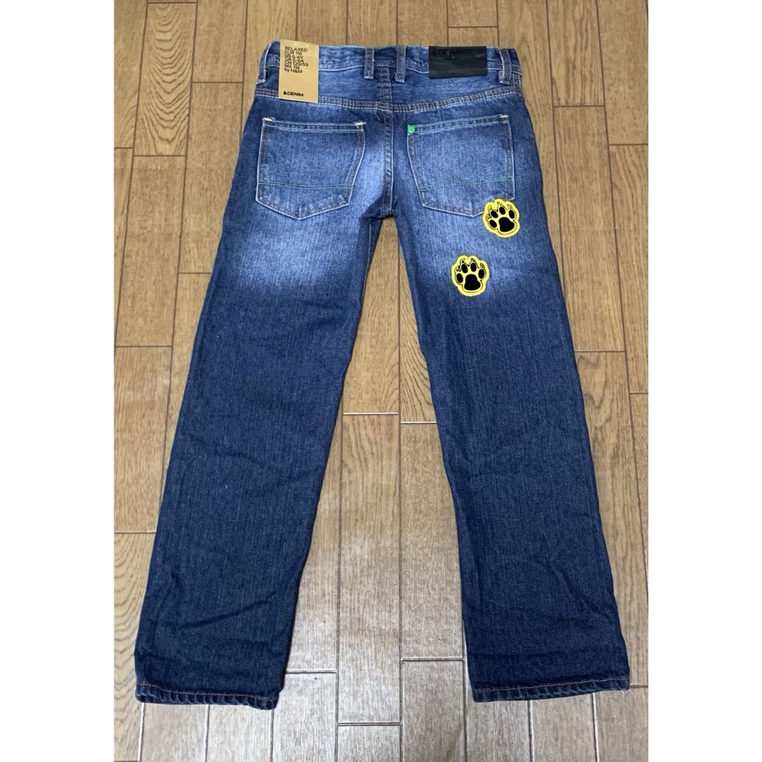 H&M(エイチアンドエム)の新品タグ付き　&DENIM H&M キッズ　ワッペン　ダメージ　デニム キッズ/ベビー/マタニティのキッズ服男の子用(90cm~)(パンツ/スパッツ)の商品写真