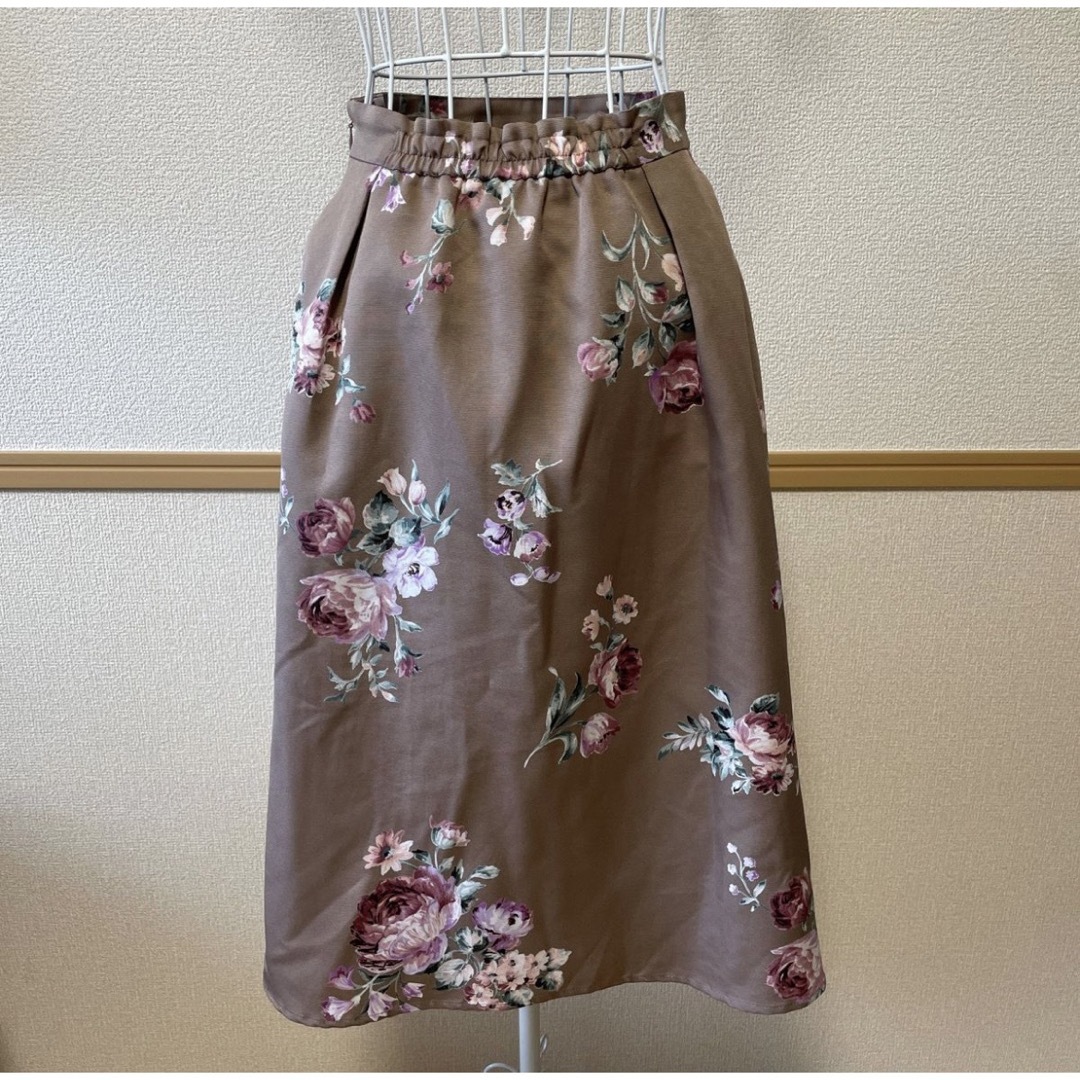 BE RADIANCE(ビーラディエンス)のビーラディエンス　花柄スカート　Fサイズ レディースのスカート(ロングスカート)の商品写真