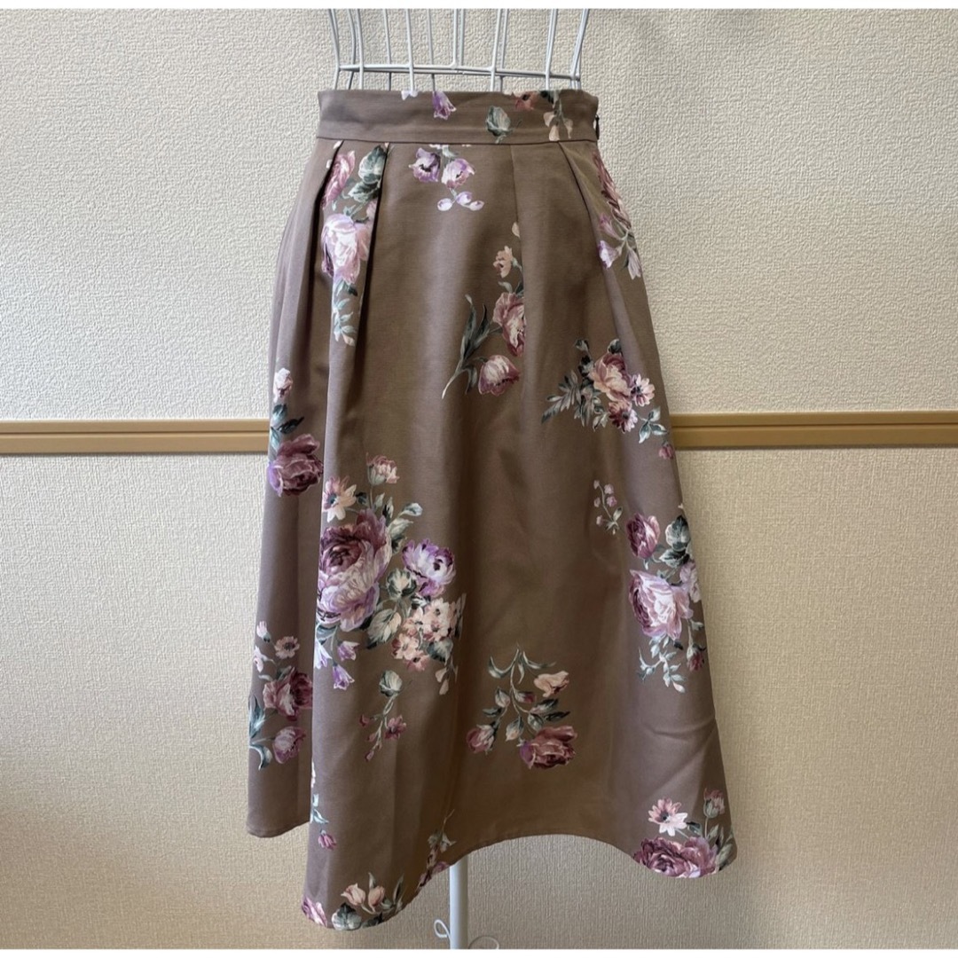 BE RADIANCE(ビーラディエンス)のビーラディエンス　花柄スカート　Fサイズ レディースのスカート(ロングスカート)の商品写真