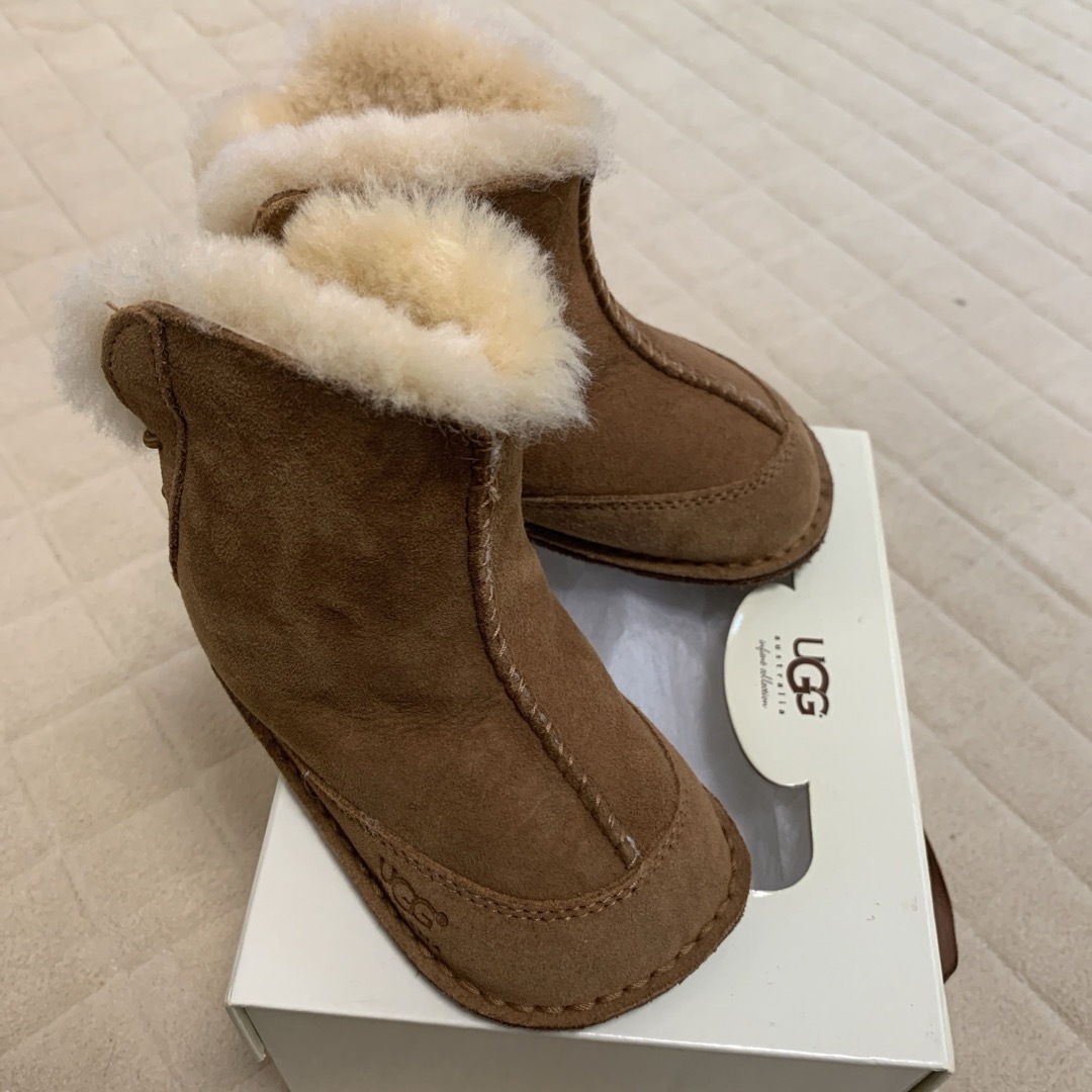 UGG(アグ)の新品未使用ベビーUGGブーツ キッズ/ベビー/マタニティのベビー靴/シューズ(~14cm)(ブーツ)の商品写真