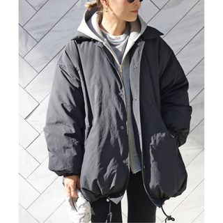 ドゥーズィエムクラス(DEUXIEME CLASSE)の新品！ 【CALUX/キャラクス】 PUFFER COACH JACKET(ダウンジャケット)