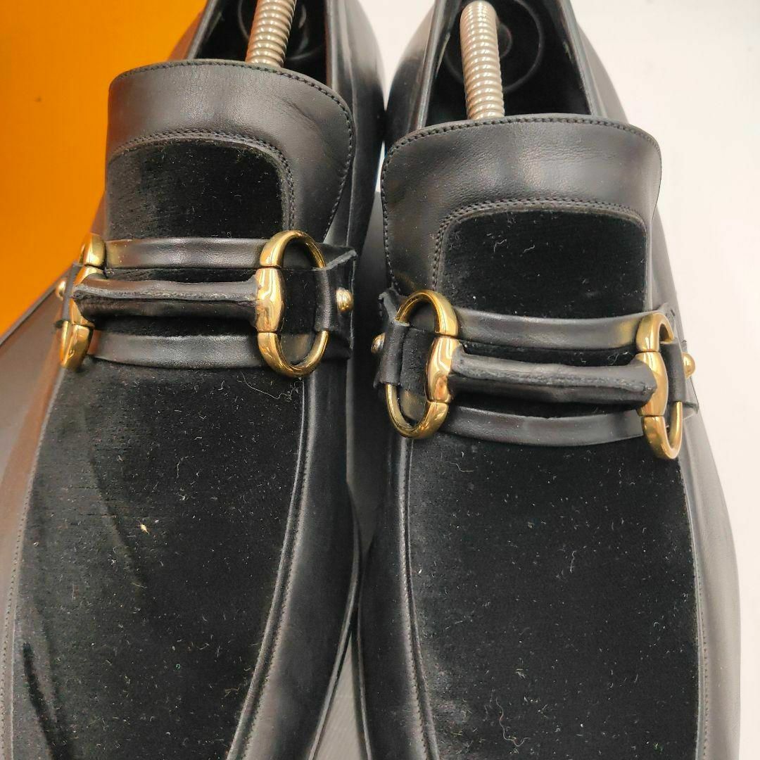 Gucci(グッチ)の美品 GUCCI レザーローファー ホースビット ベロア 25cm ゴールド金具 レディースの靴/シューズ(ローファー/革靴)の商品写真