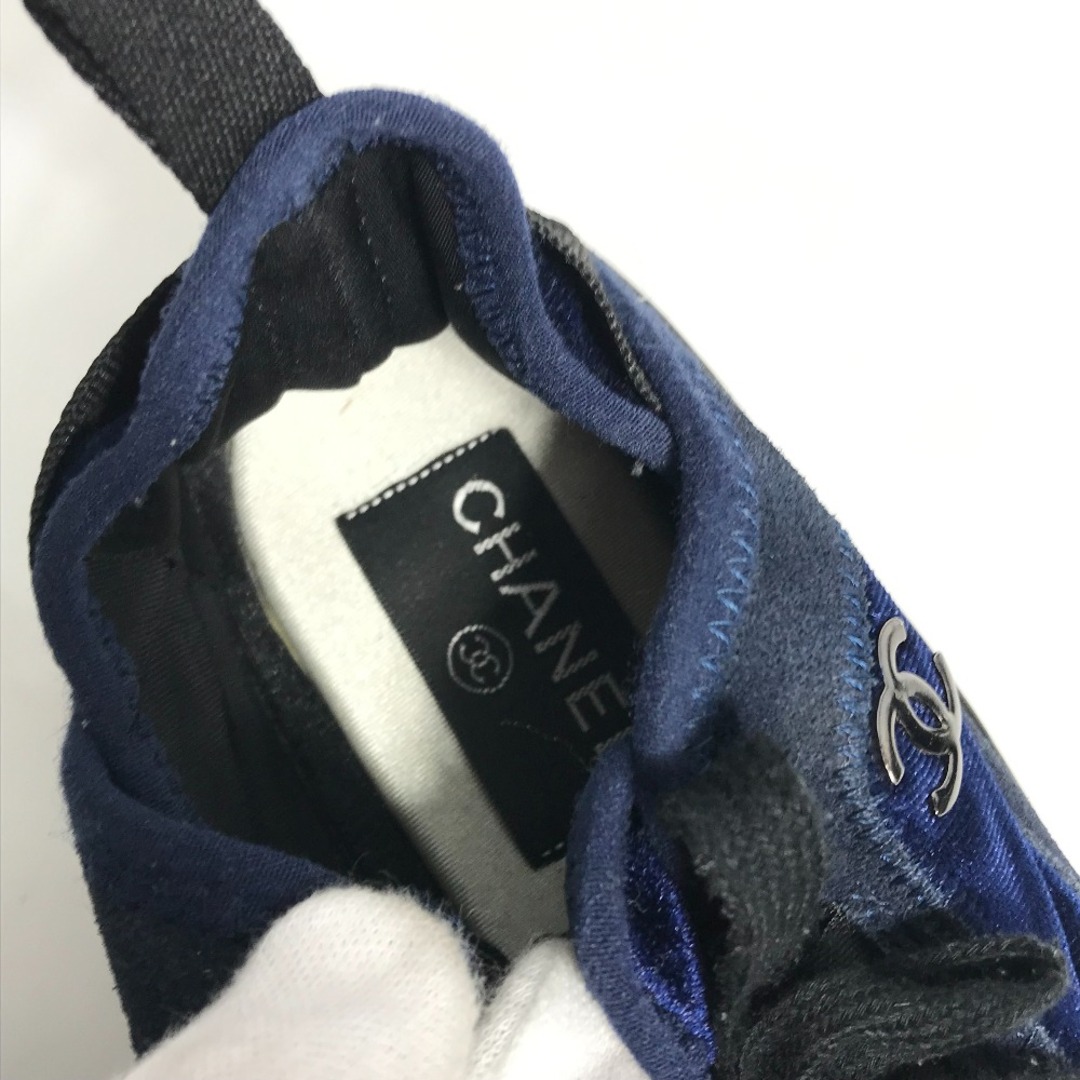 CHANEL(シャネル)のシャネル CHANEL ファブリック G35617 バイカラー 靴 シューズ CC ココマーク スニーカー ブルー レディースの靴/シューズ(スニーカー)の商品写真