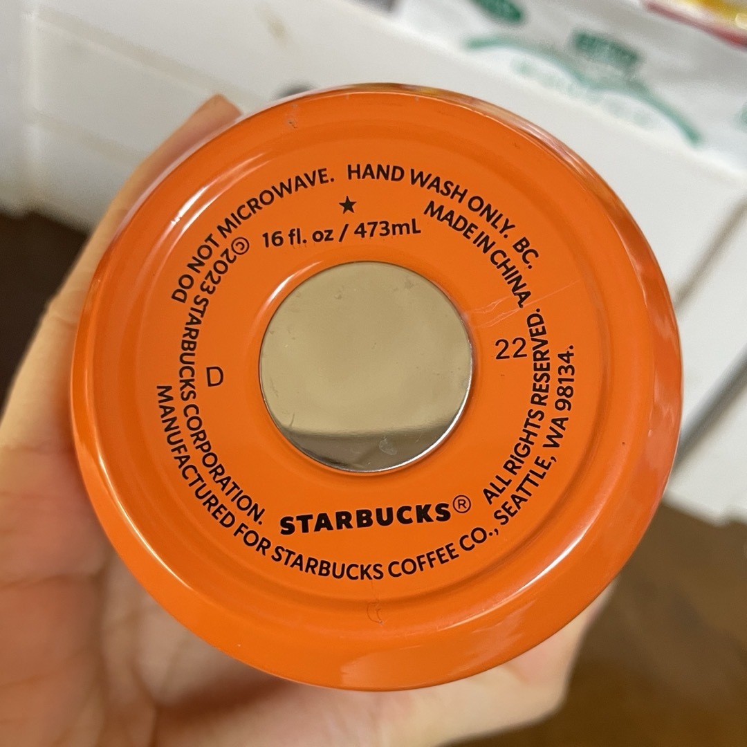 Starbucks Coffee(スターバックスコーヒー)のステンレスボトルオレンジ PEANUTS Charlie Brown 473ml インテリア/住まい/日用品のキッチン/食器(タンブラー)の商品写真