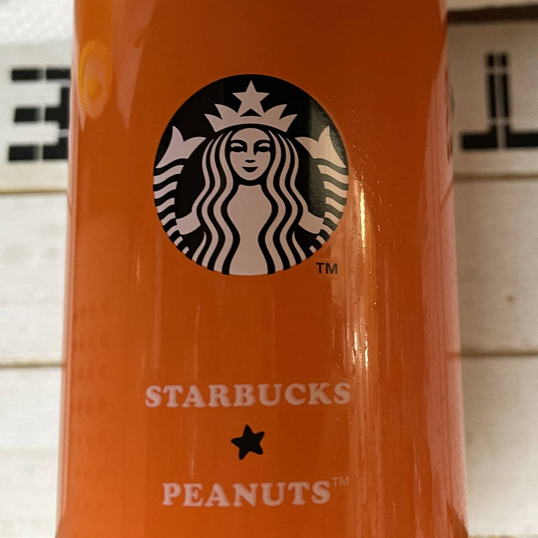 Starbucks Coffee(スターバックスコーヒー)のステンレスボトルオレンジ PEANUTS Charlie Brown 473ml インテリア/住まい/日用品のキッチン/食器(タンブラー)の商品写真