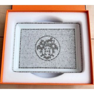 エルメス(Hermes)の新品✨入手困難エルメス モザイク24 ヴァンキャトル プラチナ　長方形プレート(食器)