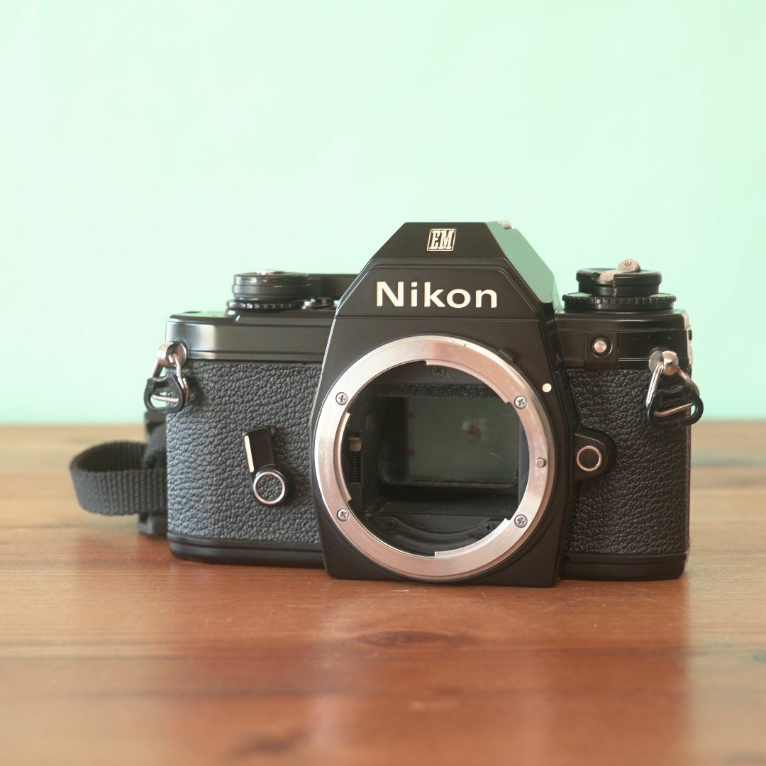 Nikon(ニコン)の完動品◎Nikon EM ボディ ブラック フィルムカメラ #323 スマホ/家電/カメラのカメラ(フィルムカメラ)の商品写真
