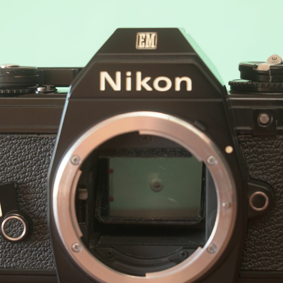 Nikon(ニコン)の完動品◎Nikon EM ボディ ブラック フィルムカメラ #323 スマホ/家電/カメラのカメラ(フィルムカメラ)の商品写真